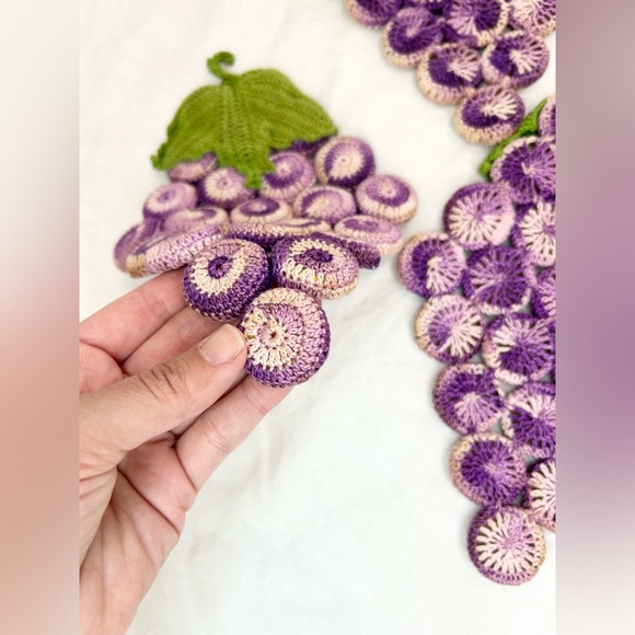 Mid-Century Modern Vintage Crochet Purple Grapes Bottle Cap Hot Pad Trivets - Picture 8 of 9